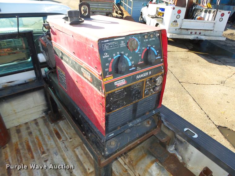 image for item L4148 2004 Ford F250 Super Duty XL pickup truck