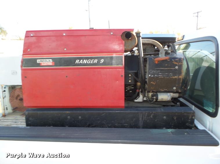 image for item L4148 2004 Ford F250 Super Duty XL pickup truck