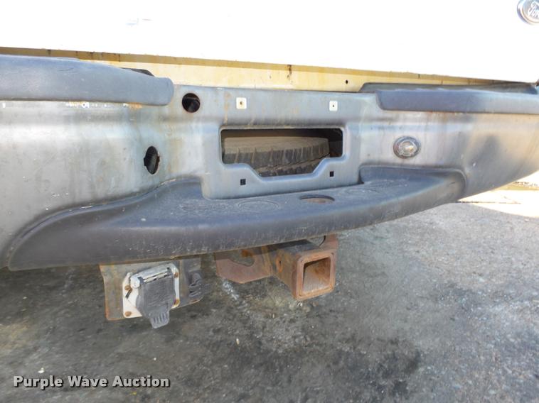 image for item L4148 2004 Ford F250 Super Duty XL pickup truck