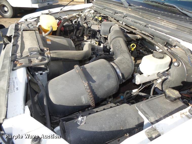 image for item L4148 2004 Ford F250 Super Duty XL pickup truck