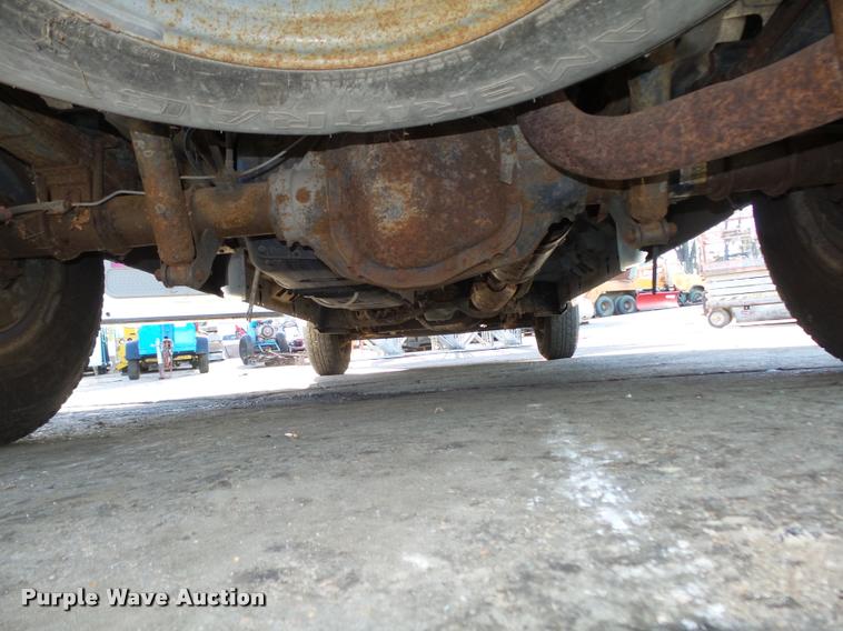 image for item L4148 2004 Ford F250 Super Duty XL pickup truck