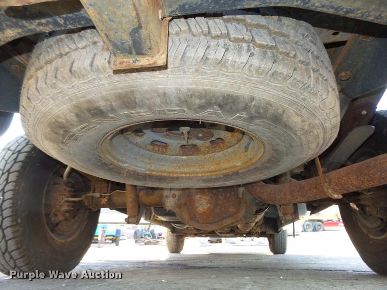 image for item L4148 2004 Ford F250 Super Duty XL pickup truck