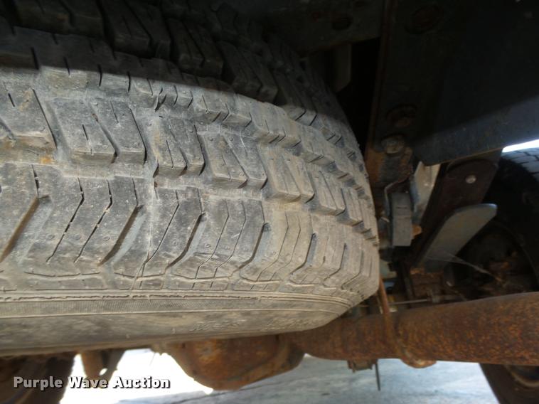 image for item L4148 2004 Ford F250 Super Duty XL pickup truck