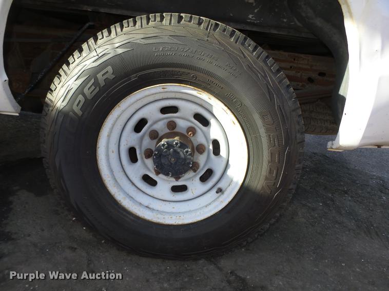 image for item L4148 2004 Ford F250 Super Duty XL pickup truck