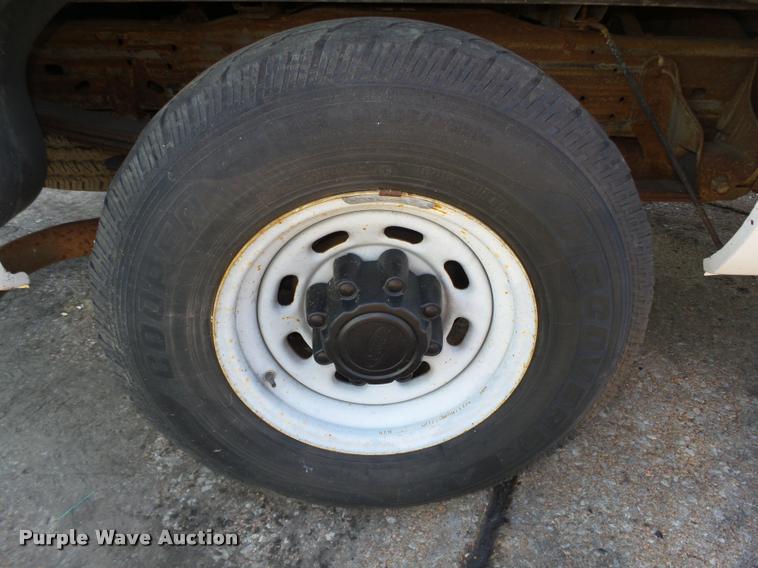 image for item L4148 2004 Ford F250 Super Duty XL pickup truck