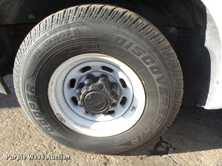 image for item L4148 2004 Ford F250 Super Duty XL pickup truck