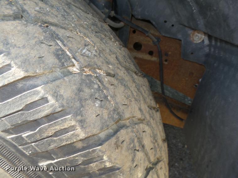 image for item L4148 2004 Ford F250 Super Duty XL pickup truck