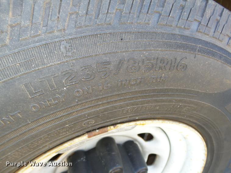 image for item L4148 2004 Ford F250 Super Duty XL pickup truck