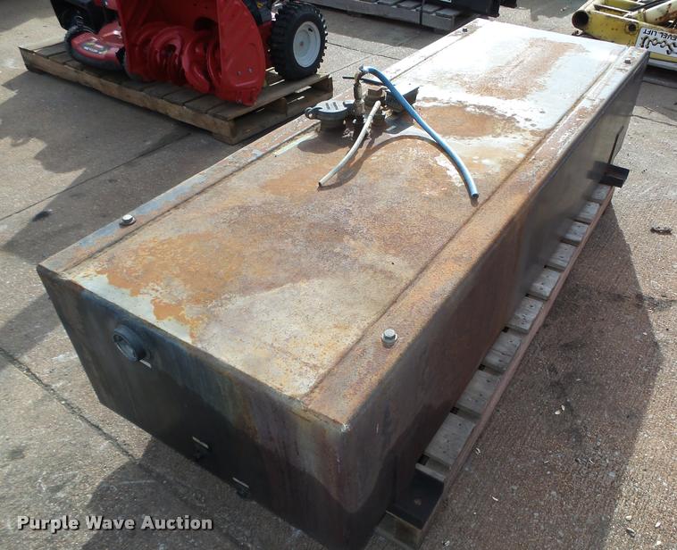 image for item L4160 1994 Pryco PYSB100 fuel tank