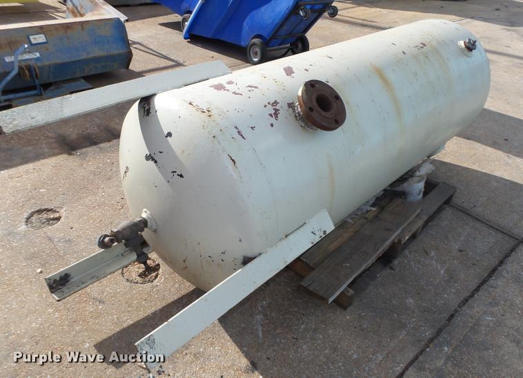 image for item L4161 Vertical cylinder tank