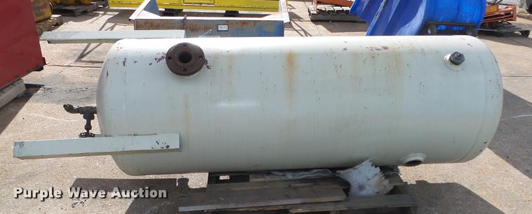 image for item L4161 Vertical cylinder tank