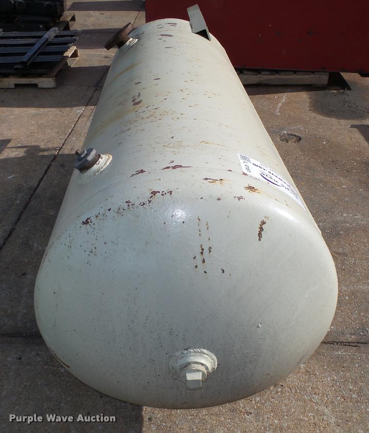 image for item L4161 Vertical cylinder tank