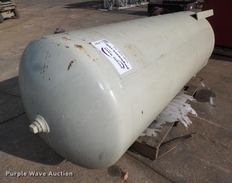 image for item L4161 Vertical cylinder tank