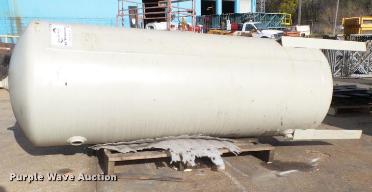 image for item L4161 Vertical cylinder tank