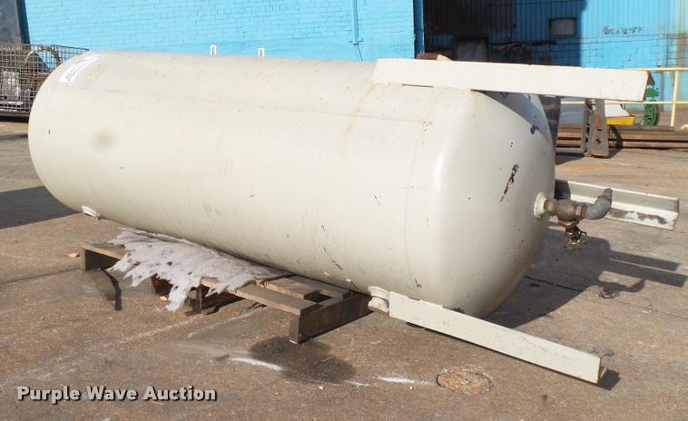 image for item L4161 Vertical cylinder tank
