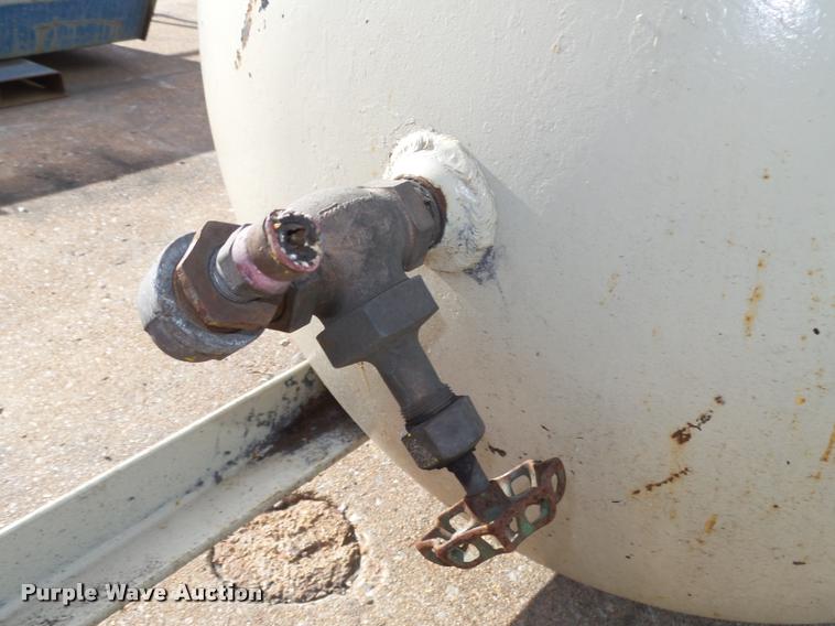 image for item L4161 Vertical cylinder tank