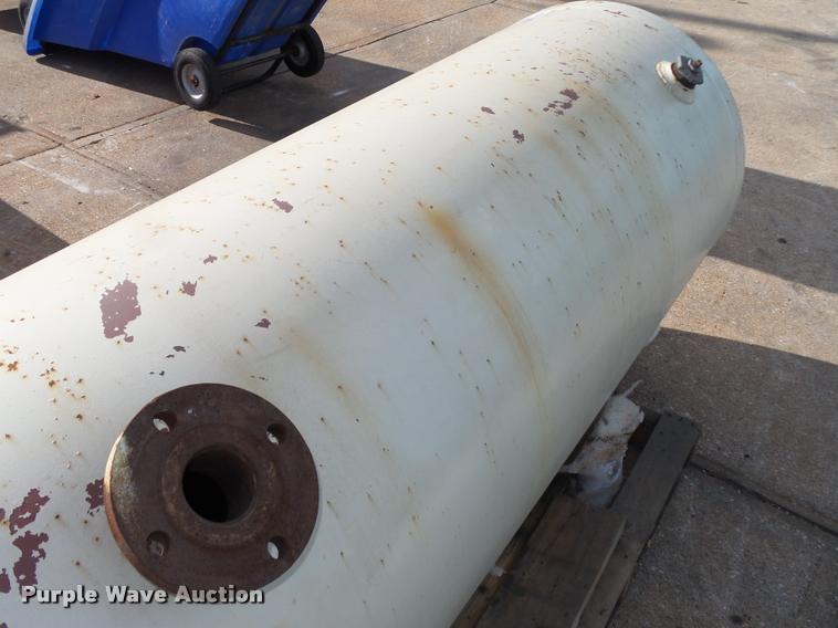 image for item L4161 Vertical cylinder tank
