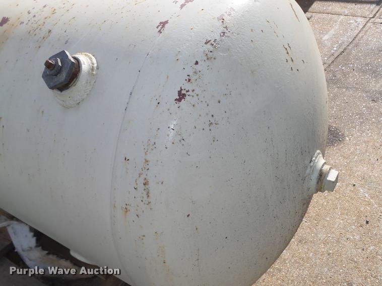 image for item L4161 Vertical cylinder tank