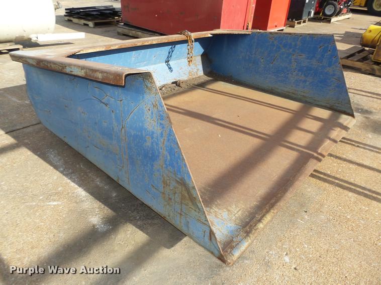 image for item L4162 2010 Vestl FL-4000 fork mounted bucket