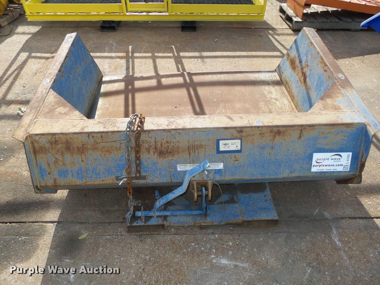 image for item L4162 2010 Vestl FL-4000 fork mounted bucket
