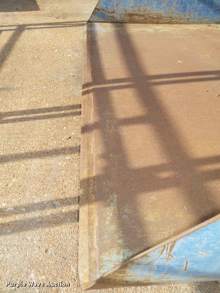 image for item L4162 2010 Vestl FL-4000 fork mounted bucket