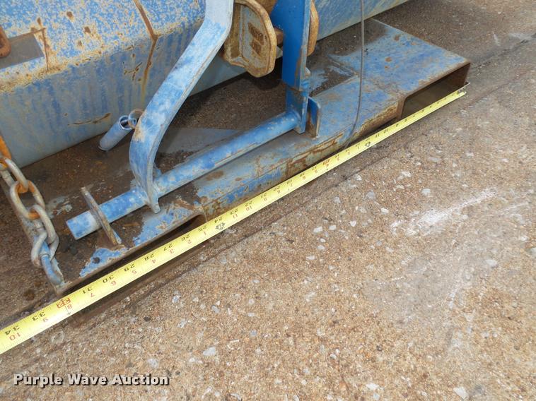 image for item L4162 2010 Vestl FL-4000 fork mounted bucket