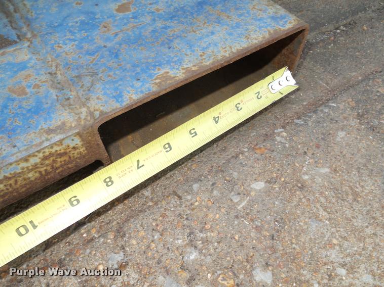 image for item L4162 2010 Vestl FL-4000 fork mounted bucket