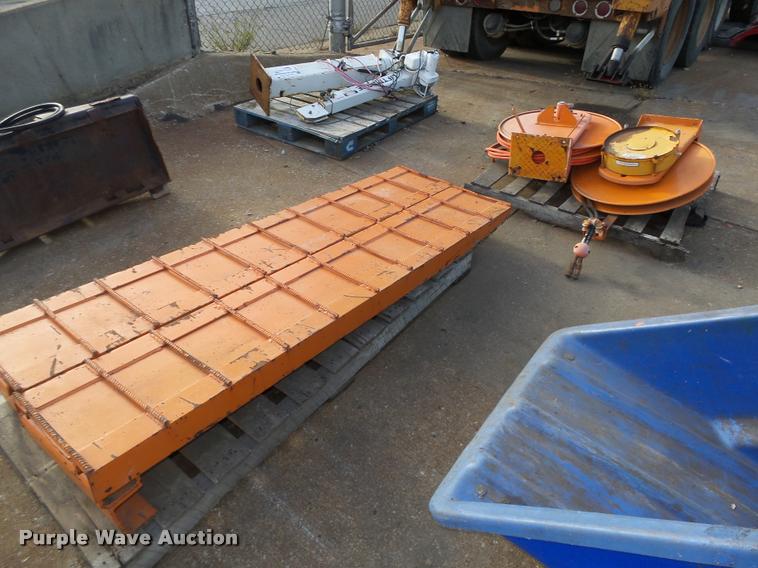 image for item L4164 Truck accessories