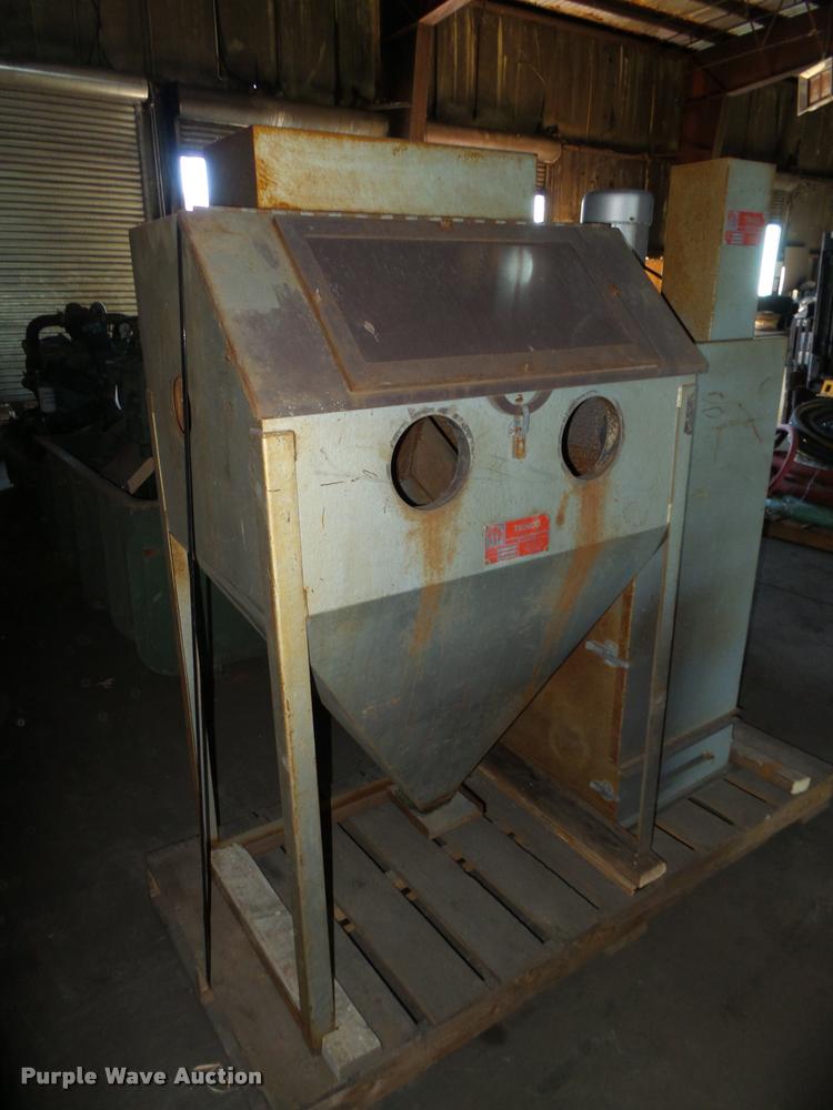 image for item L4169 Trinco 400PT dry blast sand blaster