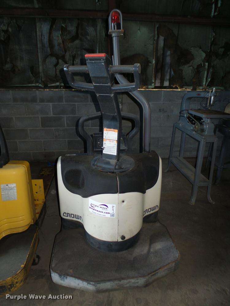 image for item L4172 Crown PE 4500 series pallet jack