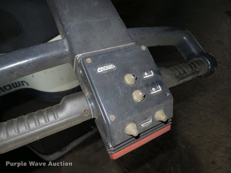 image for item L4172 Crown PE 4500 series pallet jack