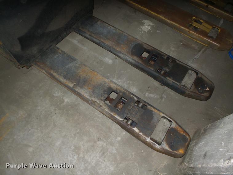 image for item L4172 Crown PE 4500 series pallet jack