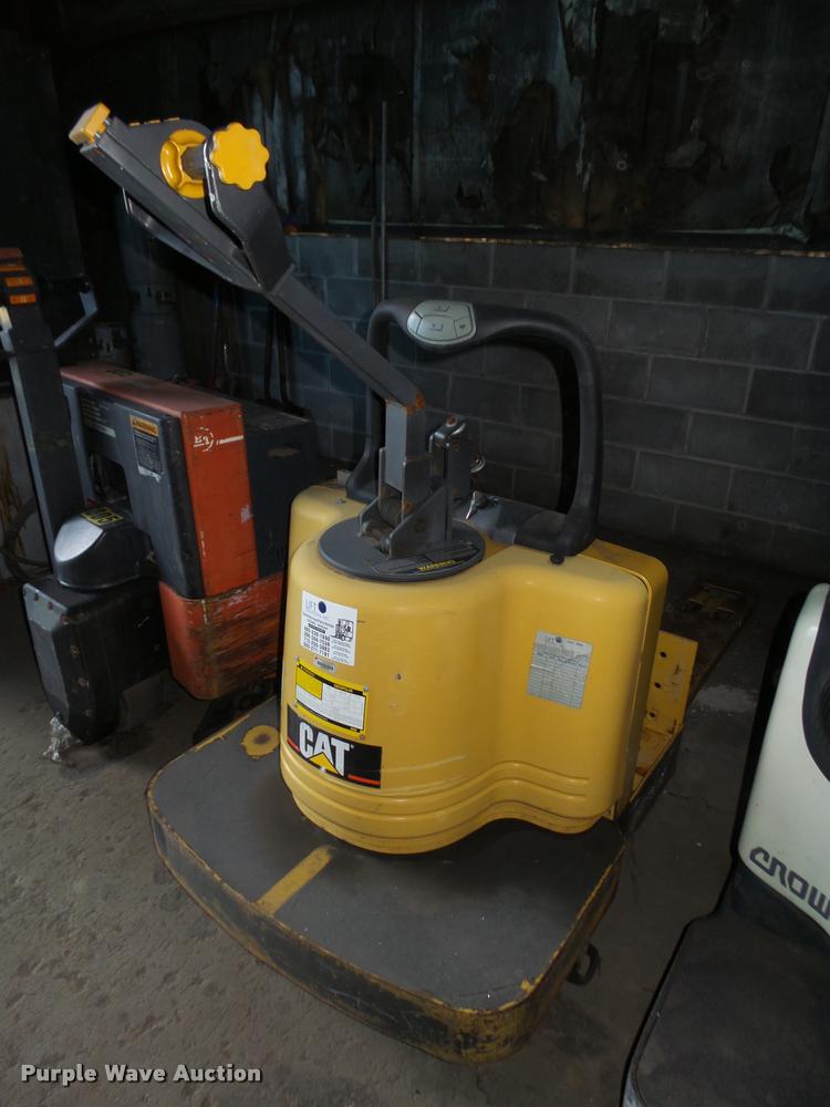 image for item L4173 Caterpillar pallet jack