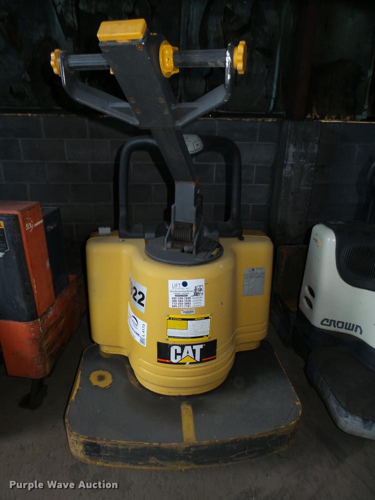 image for item L4173 Caterpillar pallet jack