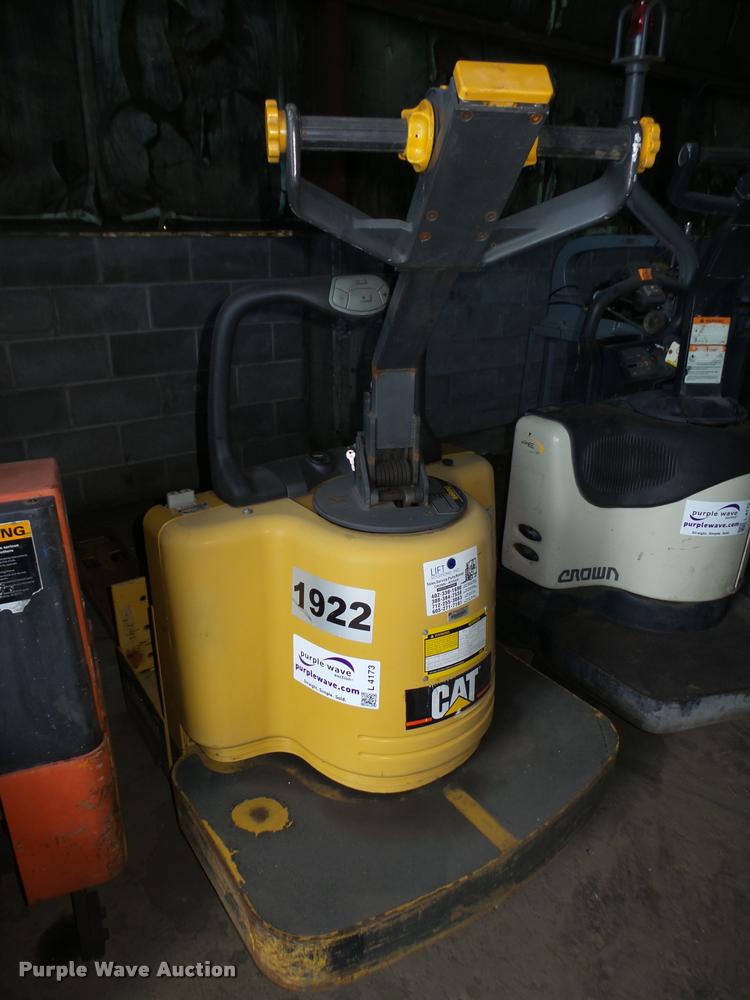 image for item L4173 Caterpillar pallet jack