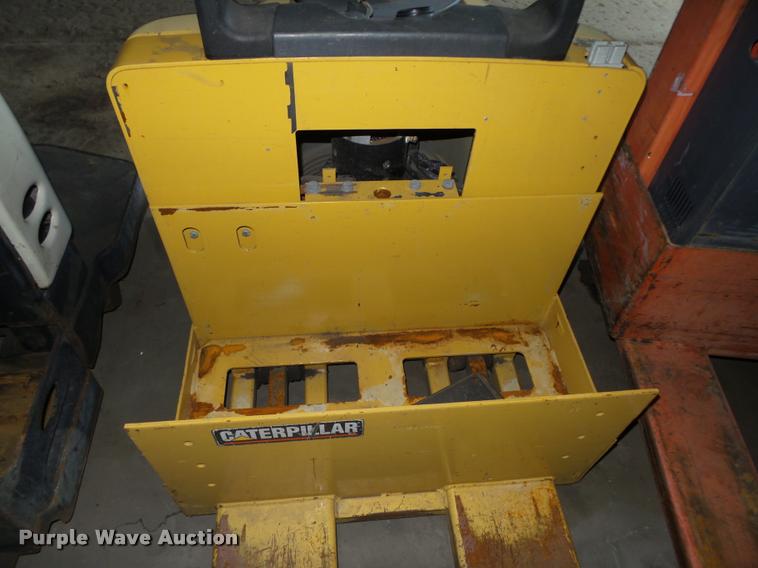 image for item L4173 Caterpillar pallet jack