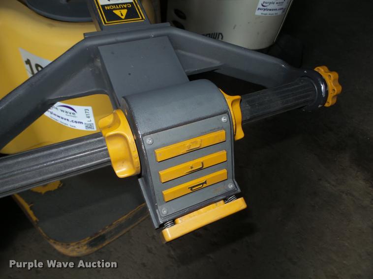 image for item L4173 Caterpillar pallet jack