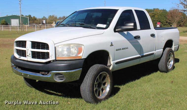 image for item L4872 2006 Dodge Ram 2500 Quad Cab pickup truck