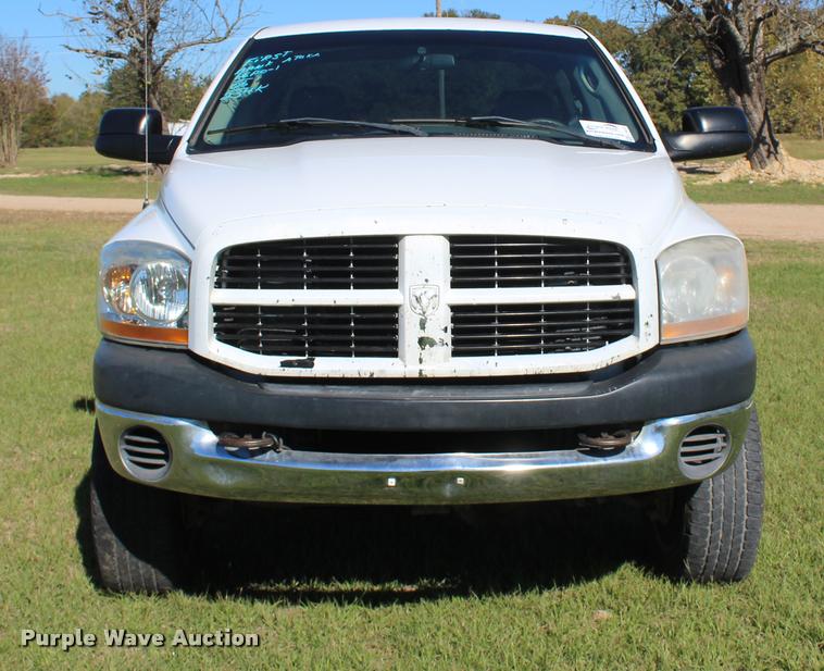 image for item L4872 2006 Dodge Ram 2500 Quad Cab pickup truck
