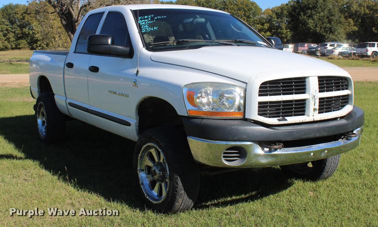 image for item L4872 2006 Dodge Ram 2500 Quad Cab pickup truck