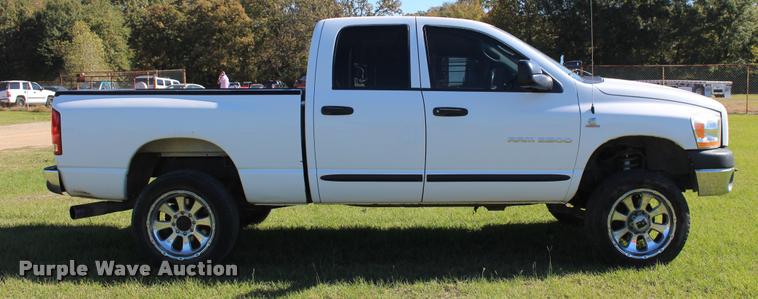 image for item L4872 2006 Dodge Ram 2500 Quad Cab pickup truck