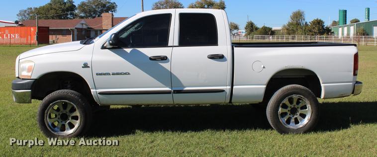 image for item L4872 2006 Dodge Ram 2500 Quad Cab pickup truck
