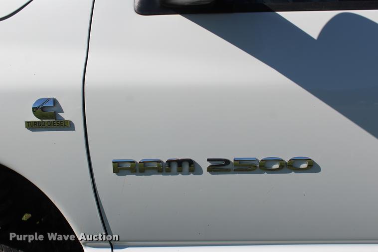 image for item L4872 2006 Dodge Ram 2500 Quad Cab pickup truck