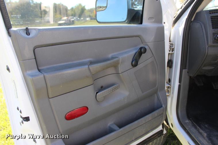 image for item L4872 2006 Dodge Ram 2500 Quad Cab pickup truck