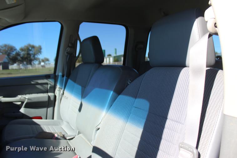 image for item L4872 2006 Dodge Ram 2500 Quad Cab pickup truck