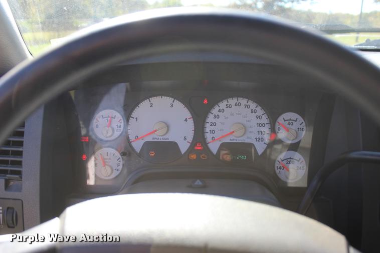 image for item L4872 2006 Dodge Ram 2500 Quad Cab pickup truck