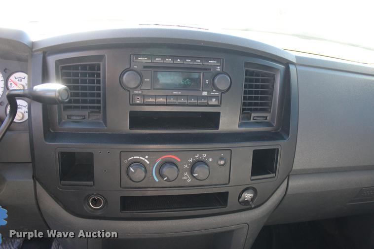 image for item L4872 2006 Dodge Ram 2500 Quad Cab pickup truck