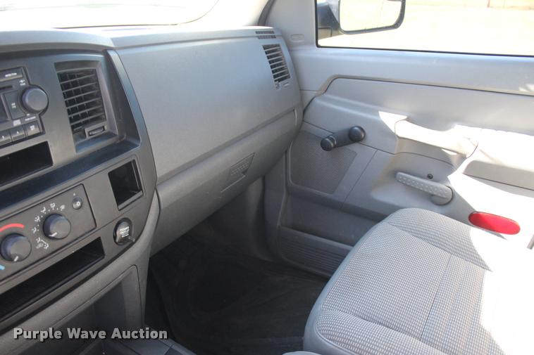 image for item L4872 2006 Dodge Ram 2500 Quad Cab pickup truck