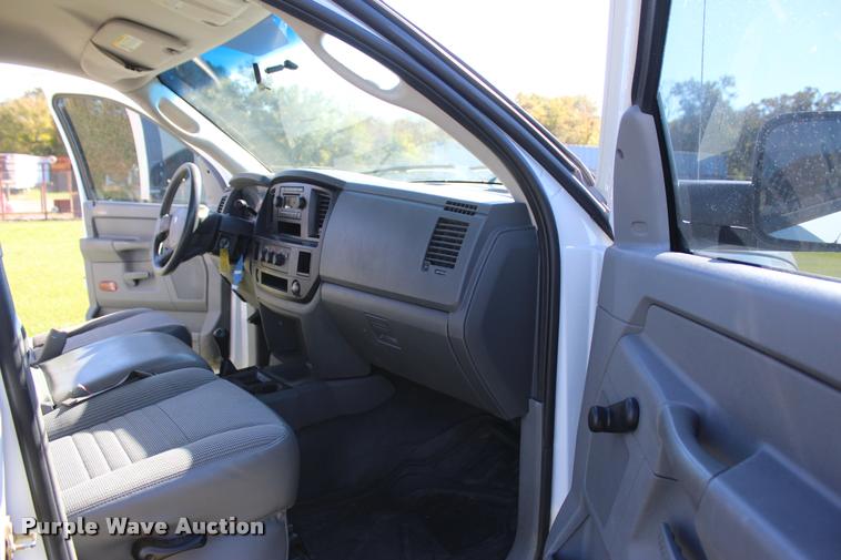 image for item L4872 2006 Dodge Ram 2500 Quad Cab pickup truck