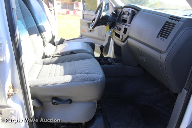 image for item L4872 2006 Dodge Ram 2500 Quad Cab pickup truck